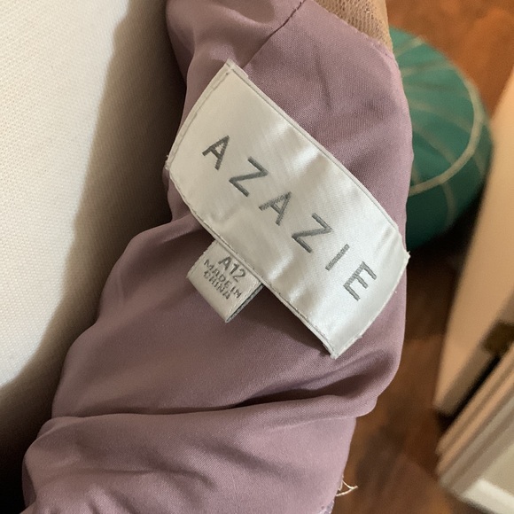 Very nice dresses in excellent condition I only used it on one occasion - Picture 5 of 5